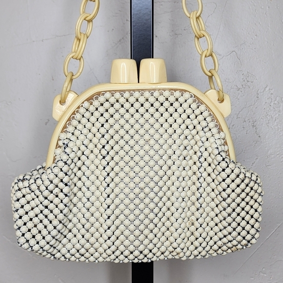 Vintage 40's Alumesh Whiting & Davis Co. Mesh Purse w/Bakelite Frame and Closure - Picture 10 of 11
